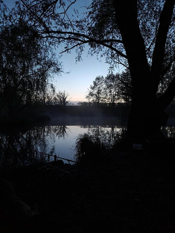 Rum Bridge Fisheries "The Cabin" Hotell Clare Exteriör bild